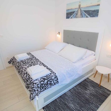 Apartments In Rogoznica 40364 المظهر الخارجي الصورة